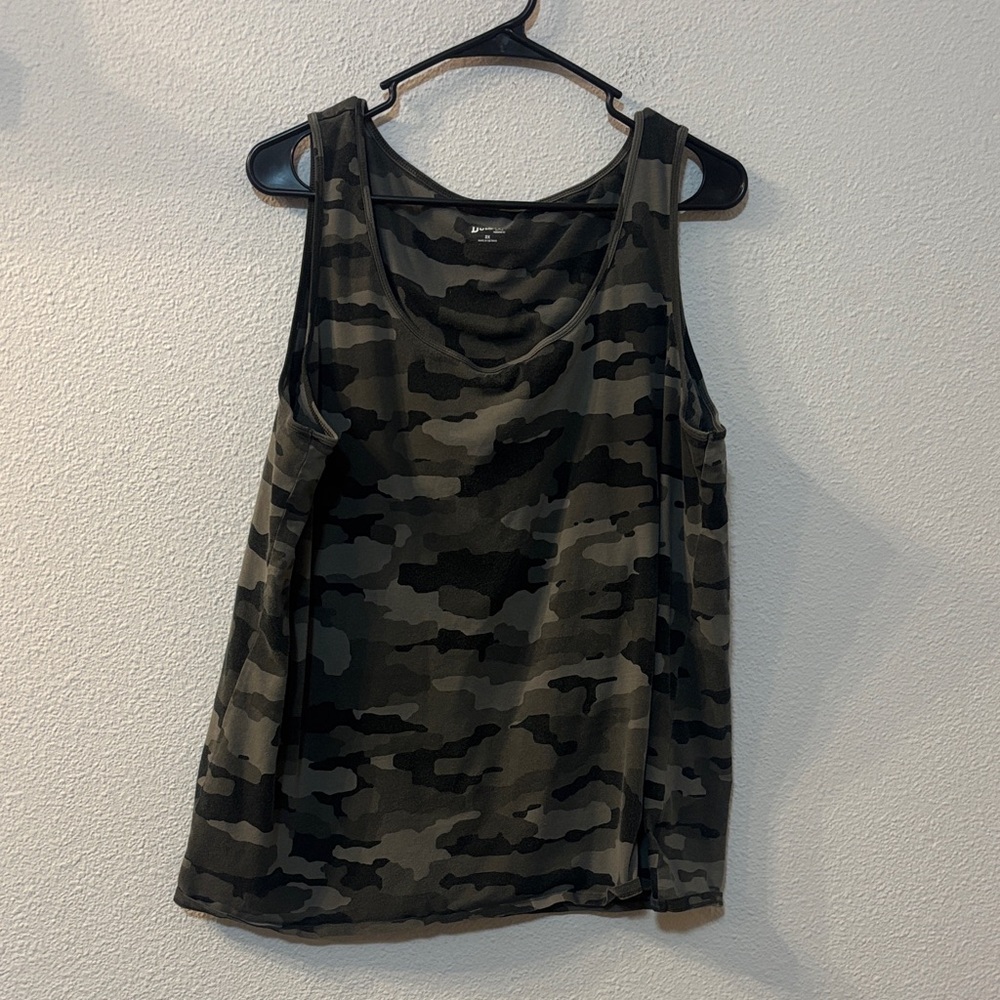Duluth Trading Co Green Camo Tank Top